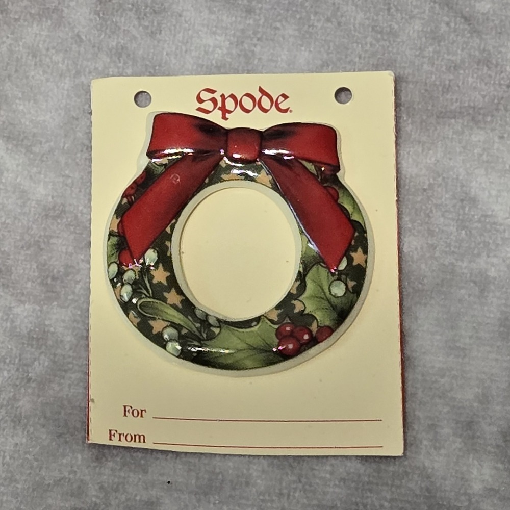 Spode Vintage Ceramic Porcelain Christmas Wreath Pin 1.75"